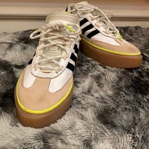 Beyoncé sneakers!!! 🎉🎉